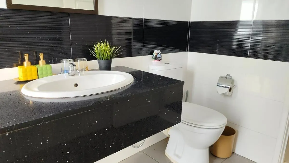 High-Rise Suite With View-Near Gurney & Gleneagles جورج تاون ماليزيا