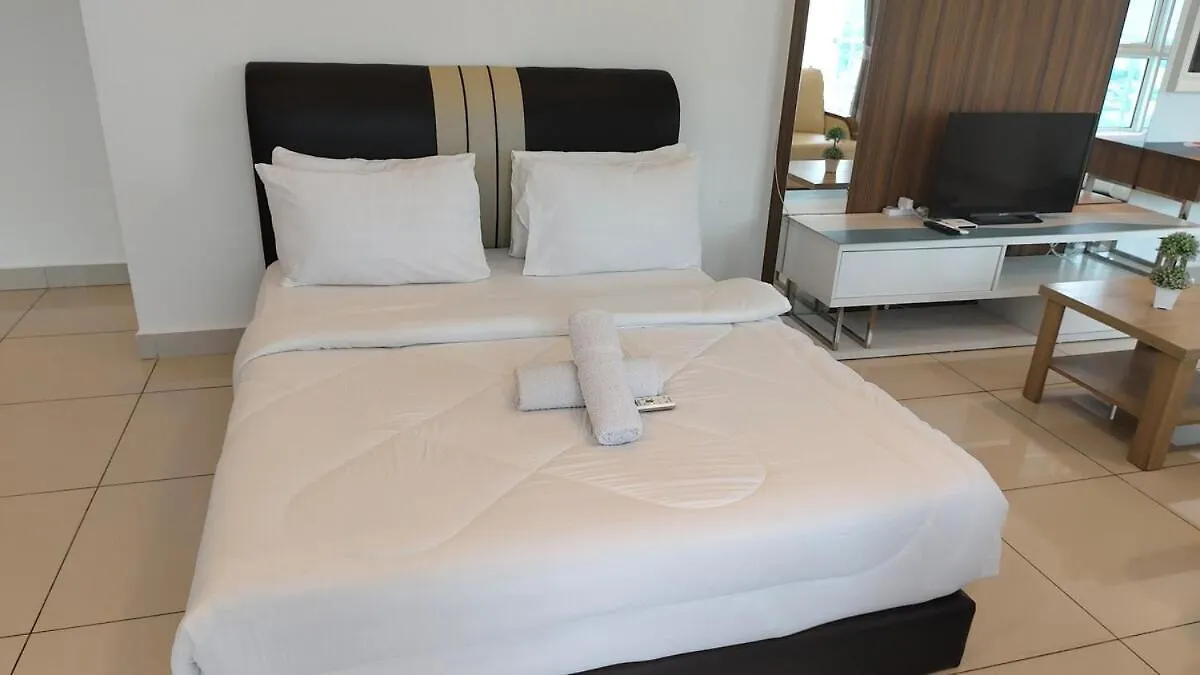 High-Rise Suite With View-Near Gurney & Gleneagles جورج تاون شقة